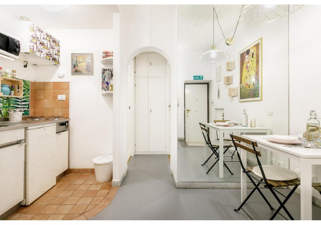 Pied-A-Terre Domusuite Rhome Colosseo Rome Exterior photo