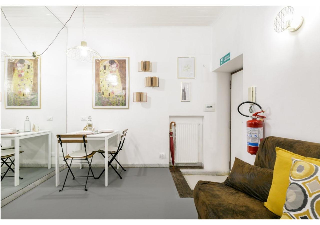 Pied-A-Terre Domusuite Rhome Colosseo Rome Exterior photo